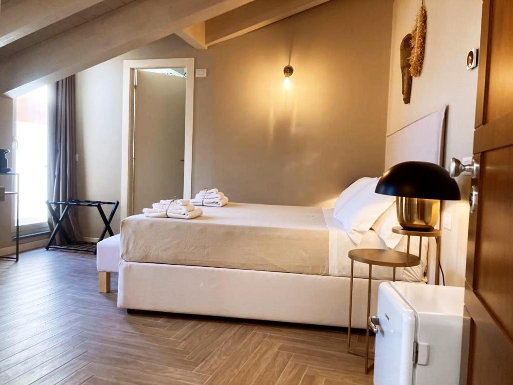 Gatto Bianco Rooms 42 Bergamo Eksteriør billede